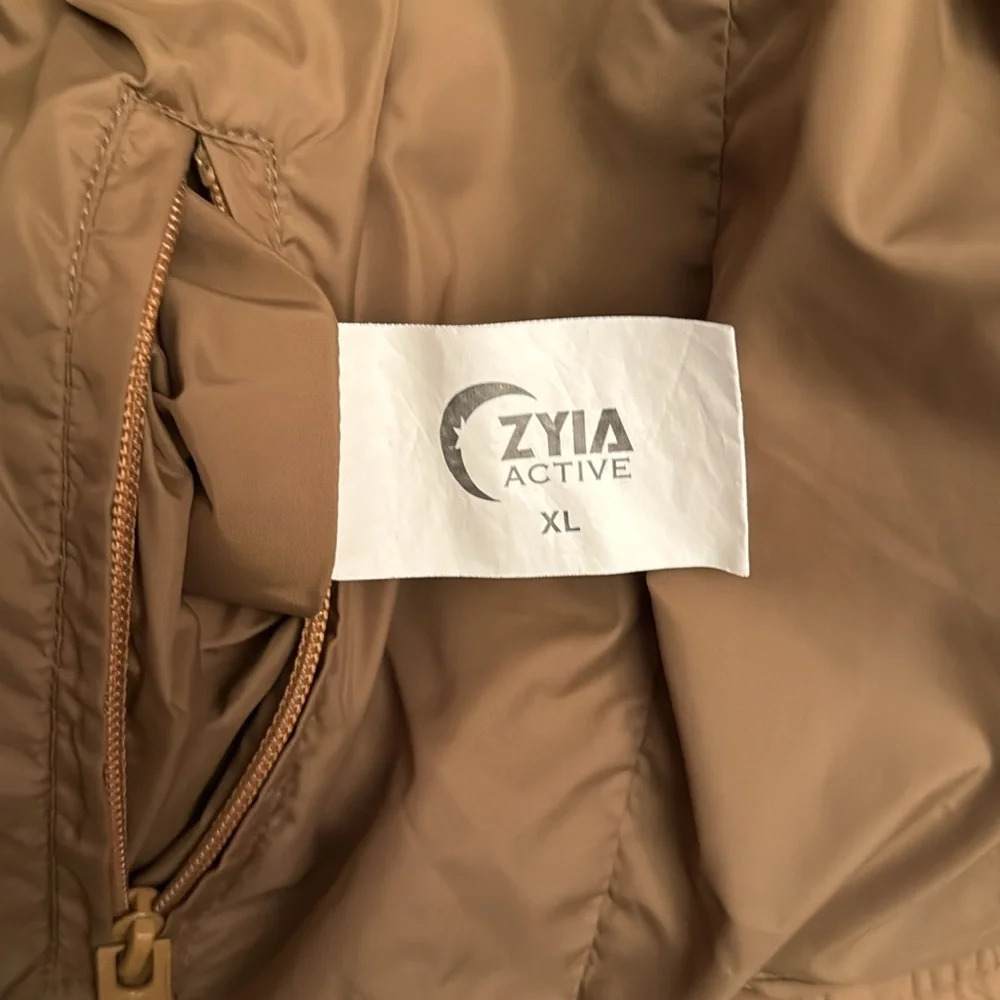 NWOT Zyia tan and white reversible fleece size XL - Picture 3 of 6